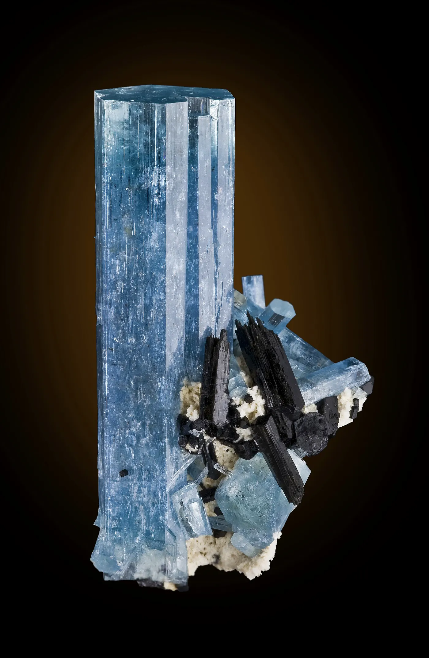 Beryl, aquamarine. Specimen plate II.02.